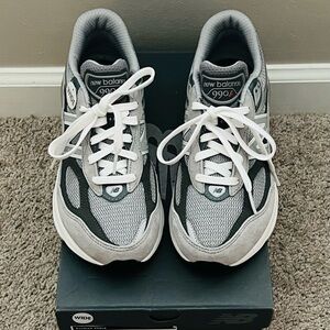 Brand new size five New Balance big kids sneakers.